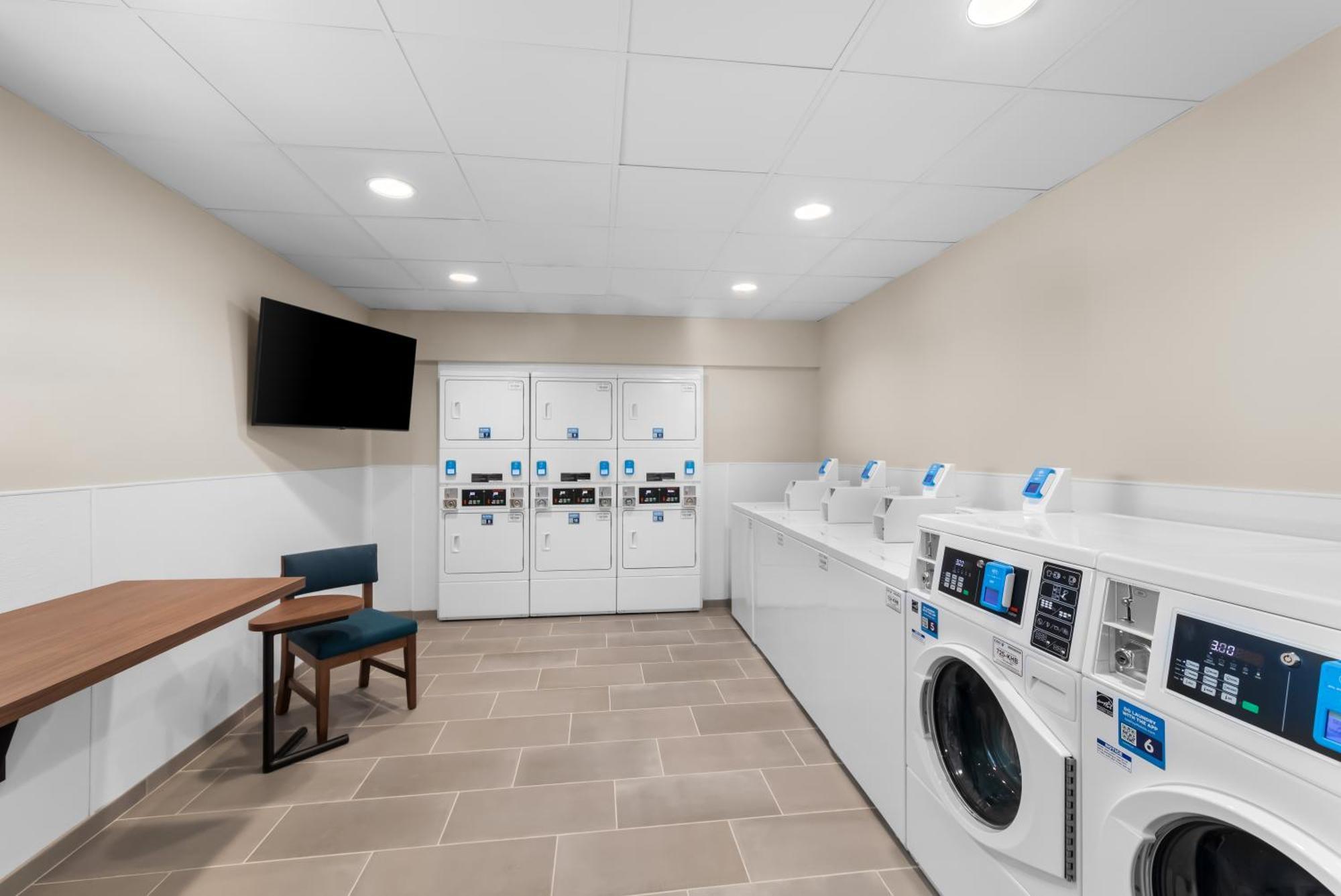 Everhome Suites แบสทร็อป ภายนอก รูปภาพ
