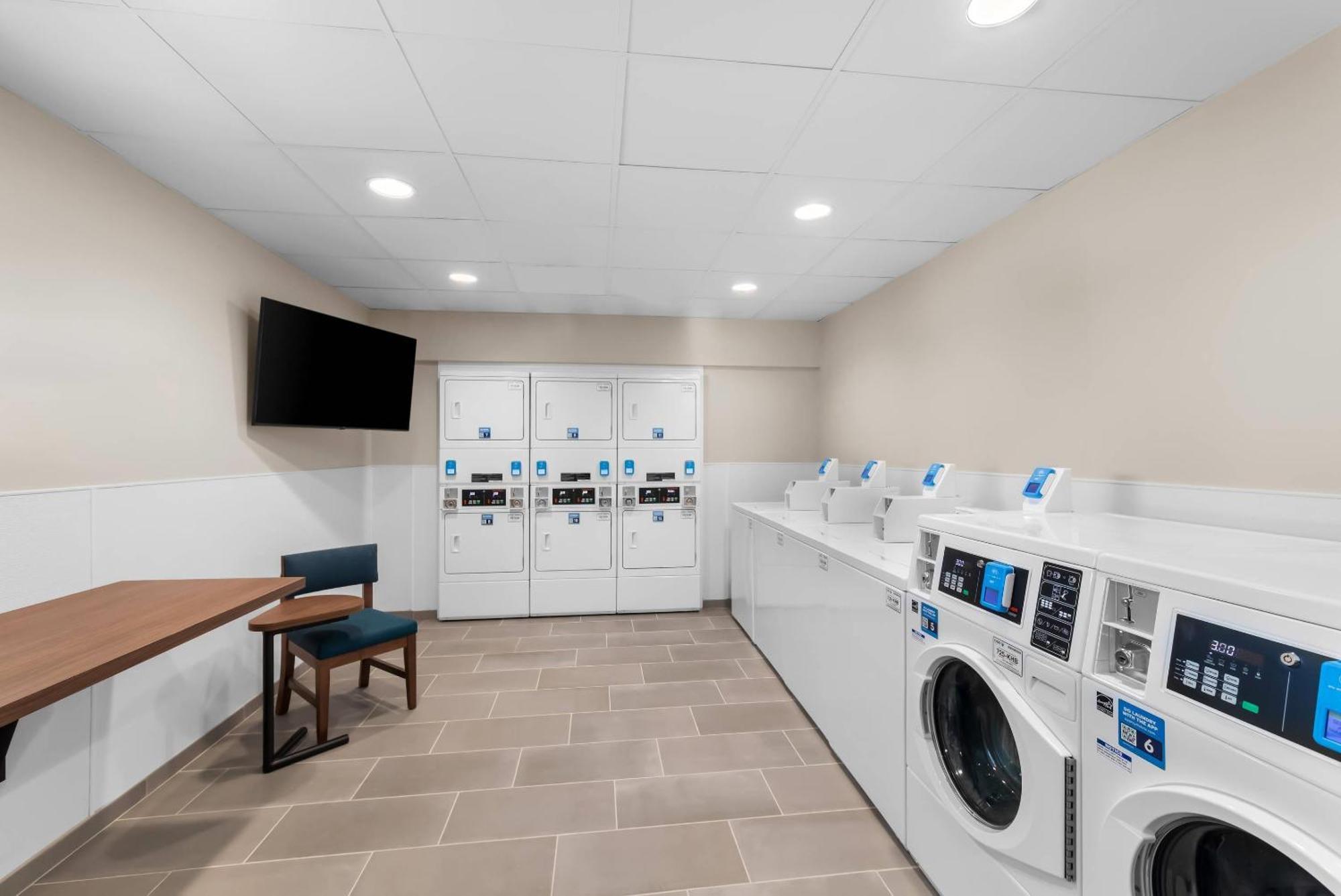Everhome Suites แบสทร็อป ภายนอก รูปภาพ